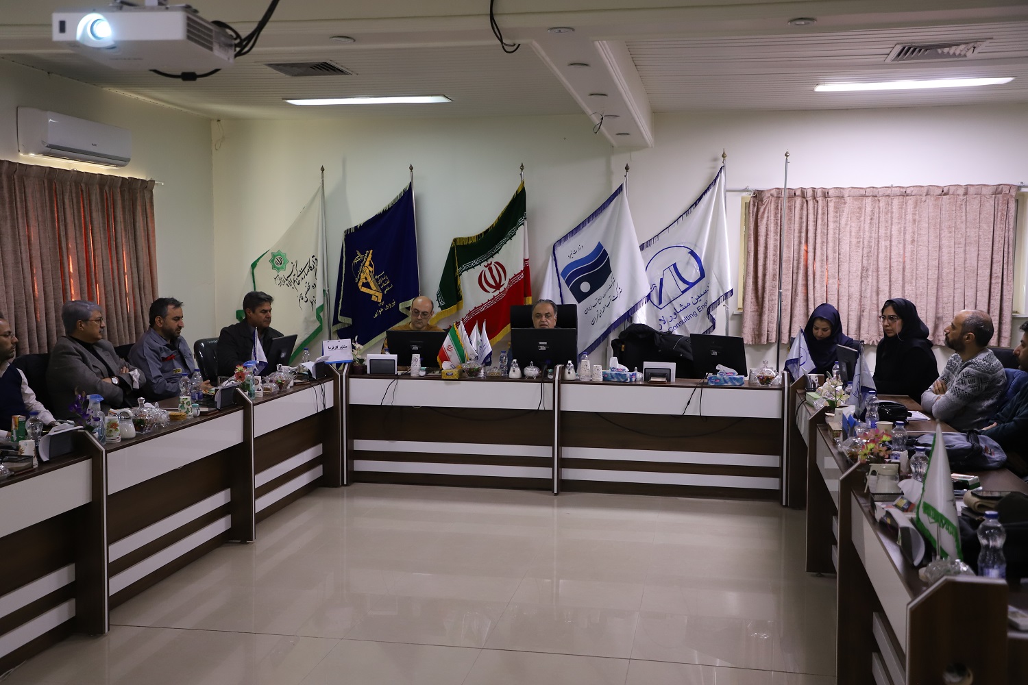 هفتمین نشست هماهنگی مجریان طرح های عمرانی در محل کارگاه طرح انتقال آب نشتی سد لار برگزار شد