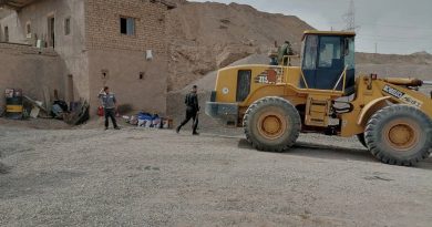 توقیف یک دستگاه حفاری غیر مجاز در حال برداشت شن و ماسه در شهرستان رباط کریم