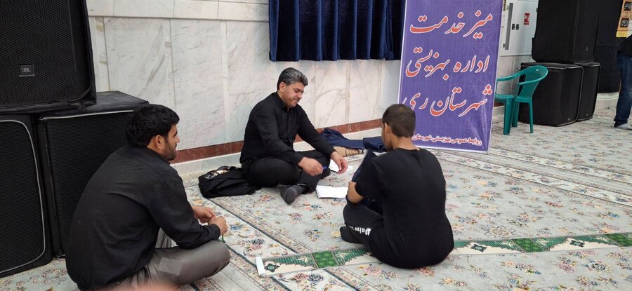 شهرری | سخنرانی قبل از خطبه و برگزاری میز خدمت در نماز جمعه
