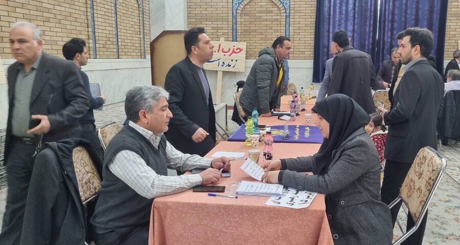 شهرری | برپایی میز خدمت به مناسبت ایام الله دهه فجر