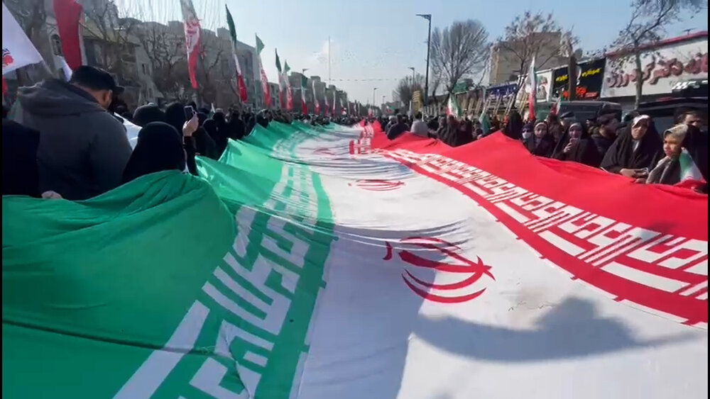 راهپیمایی باشکوه ۲۲ بهمن در شهرری برگزار شد