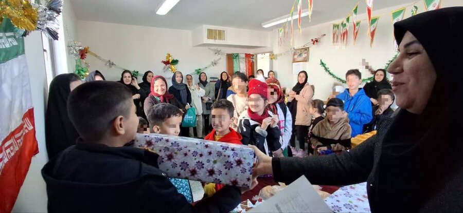 شهرری| جشن انقلاب با حضور کودکان معلول شهرری| جشن انقلاب با حضور کودکان معلول