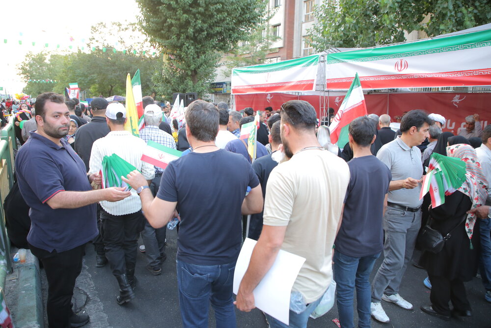 خدمت‌رسانی موکب‌های فرهنگی و پذیرایی منطقه ۲۰ در راهپیمایی کیلومتری غدیر