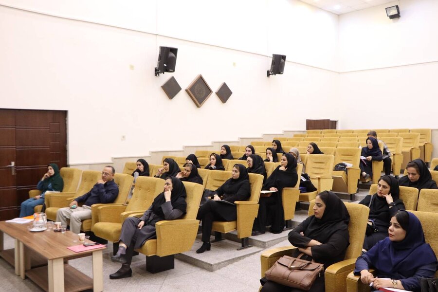 شهرری |برگزاری جلسه آموزشی اجرای طرح‌های سلامت بانوان و تغذیه مادران