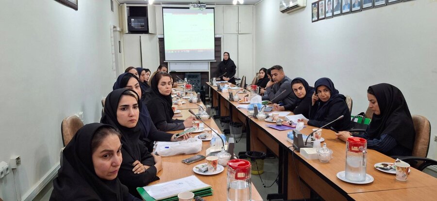 شهرری |برگزاری جلسه آموزشی-توجیهی روند نظارت بر مراکز مثبت زندگی