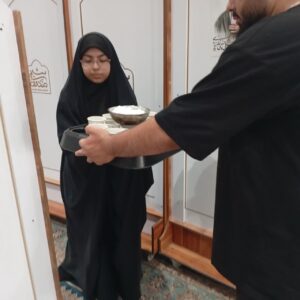 اسکان و پذیرایی از زائران اعزامی به تشییع رهبرشهید توسط خادمان آستان حضرت شیخ صدوق