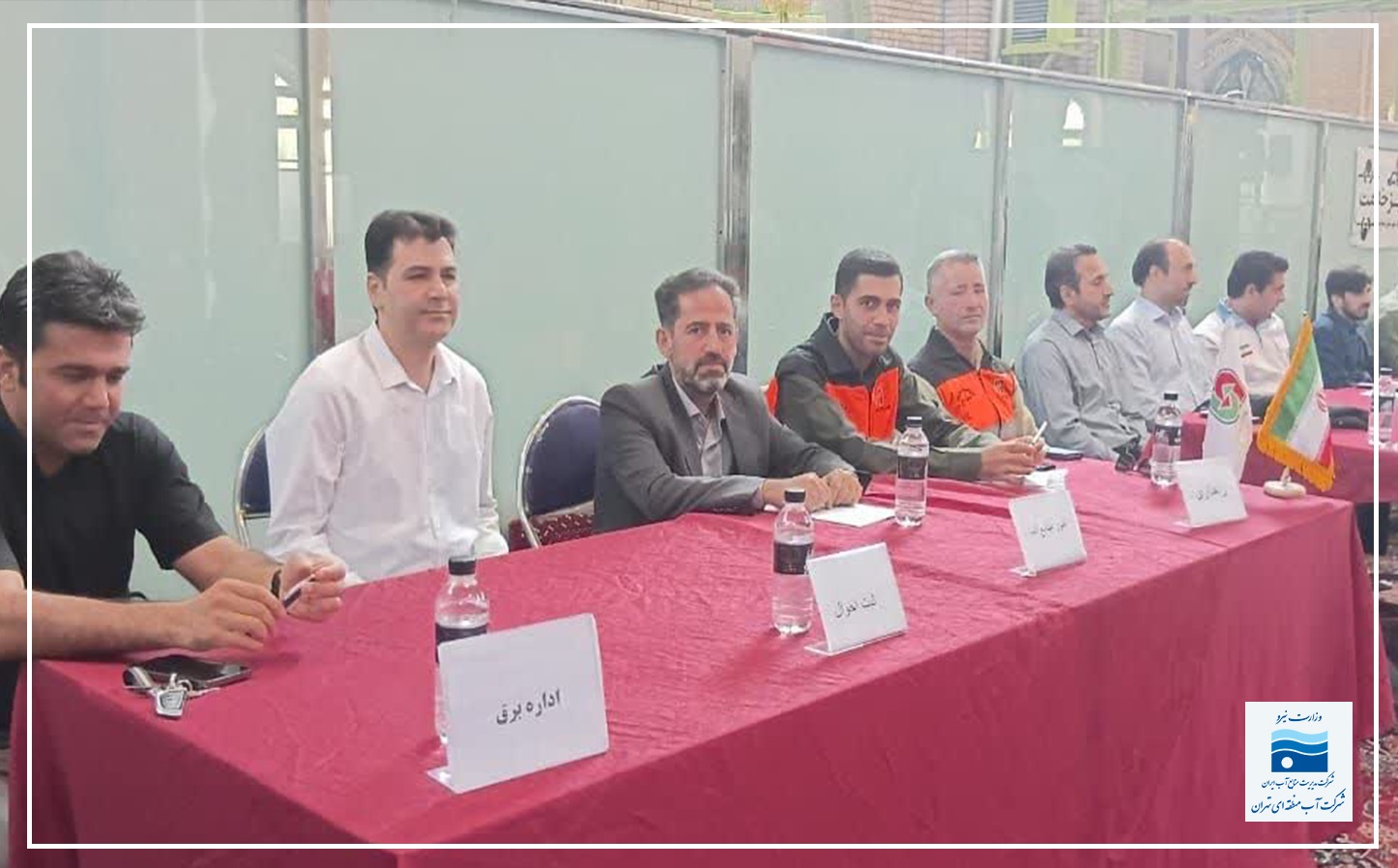 استقرار میز خدمت امور منابع آب دماوند در محل برگزاری نماز جمعه